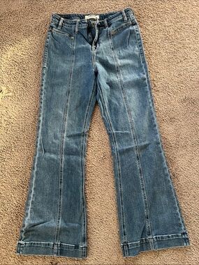 Mid-Rise Panel-Seam Flare Jeans in Indigo Blue
